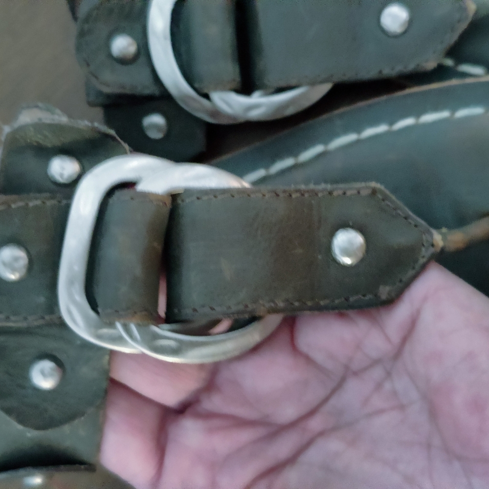 Bernardo Brown Leather Ring-Accent Thong Sandals - Picture 7 of 7